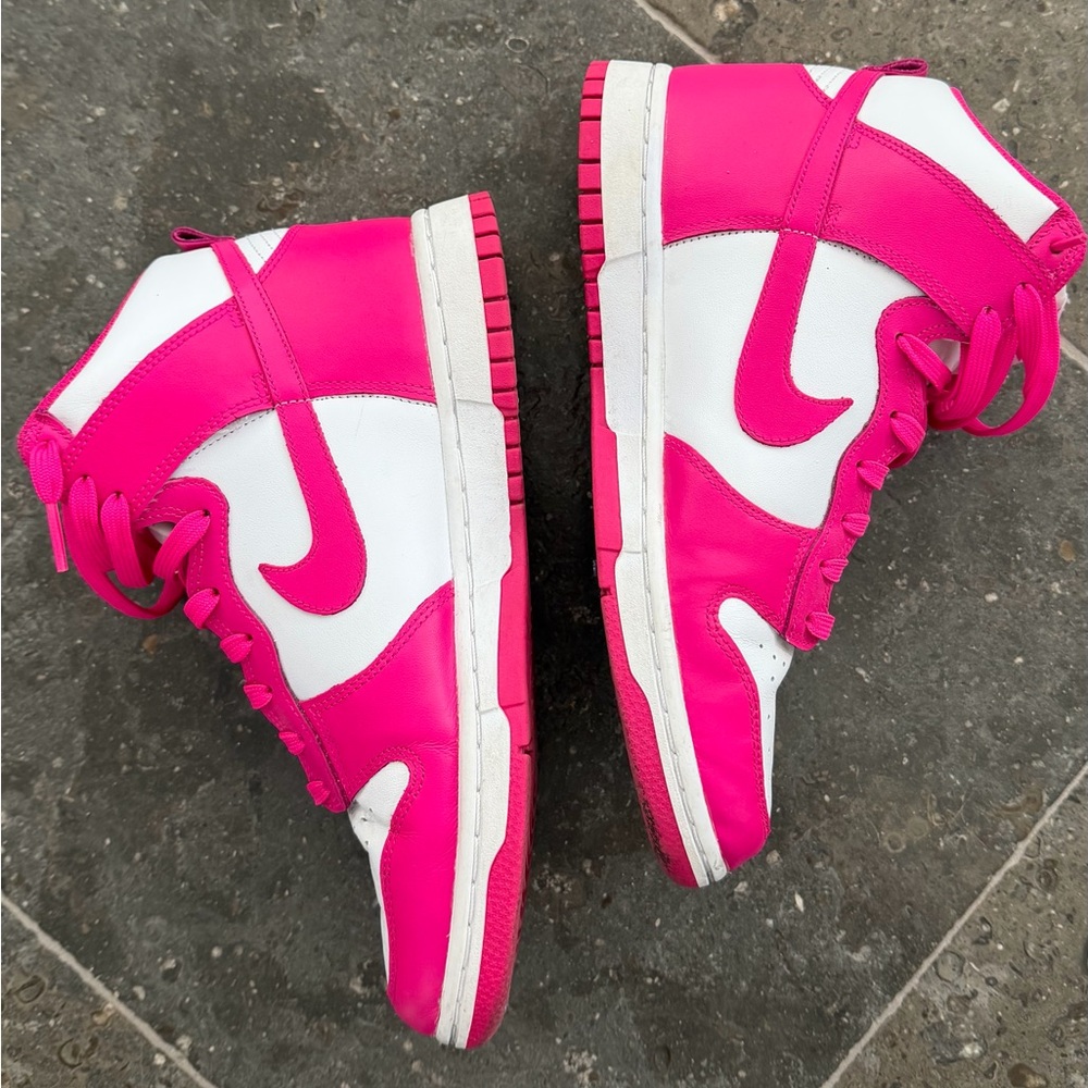 Nike Dunk High - Pink Prime
Size: 8.5 W